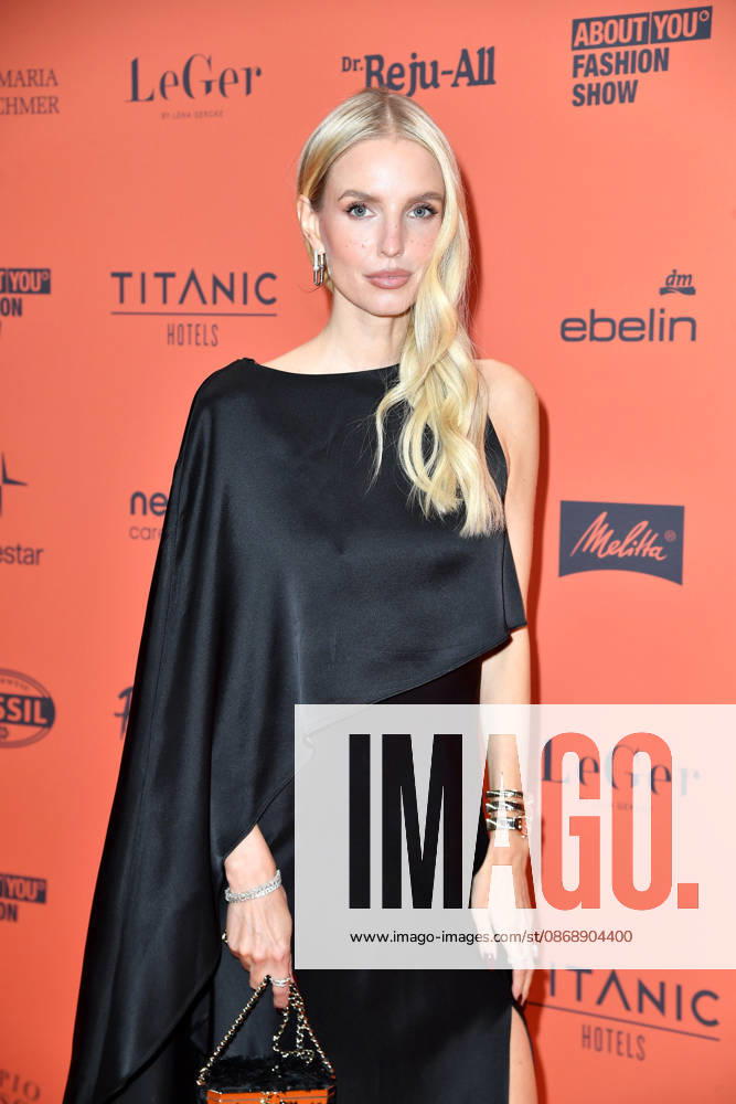 Leonie Hanne bei der ABOUT YOU Opera Modenschau in Berlin am 07.10.2026