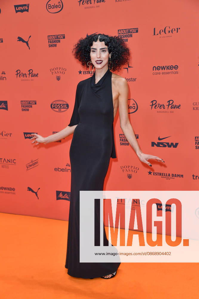 Zoe Helali bei der ABOUT YOU Opera Modenschau in Berlin am 07.10.2026