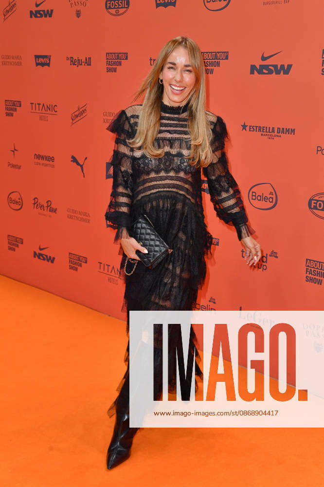 Annemarie Carpendale bei der ABOUT YOU Opera Modenschau in Berlin am 07.10.2026