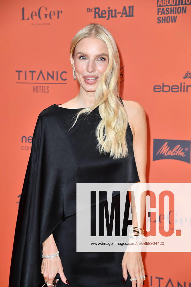 Leonie Hanne bei der ABOUT YOU Opera Modenschau in Berlin am 07.10.2026