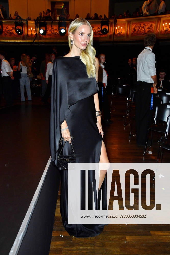 Leonie Hanne bei der ABOUT YOU Opera Modenschau in Berlin am 07.10.2026