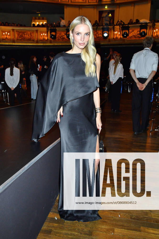 Leonie Hanne bei der ABOUT YOU Opera Modenschau in Berlin am 07.10.2026