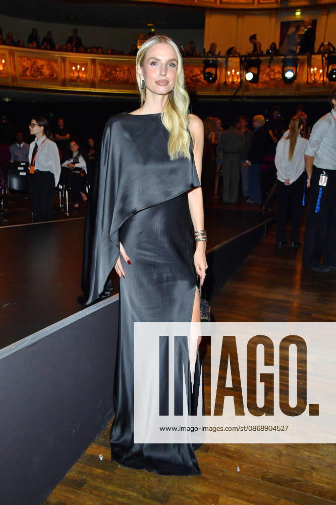 Leonie Hanne bei der ABOUT YOU Opera Modenschau in Berlin am 07.10.2026