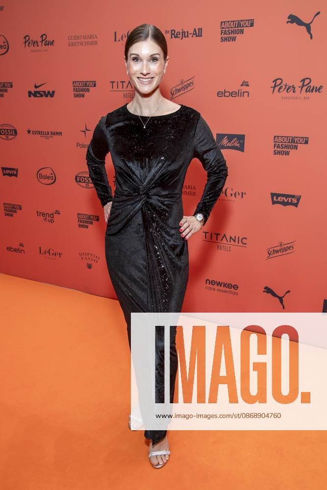 ABB ABOUTYOU- Janina Lin-Otto zu Gast auf dem Orangenen Teppich bei der ABOUT YOU Opera Fashion Show im Admiralspalast am 07.10.2026 in Berlin Berlin Deutschland
