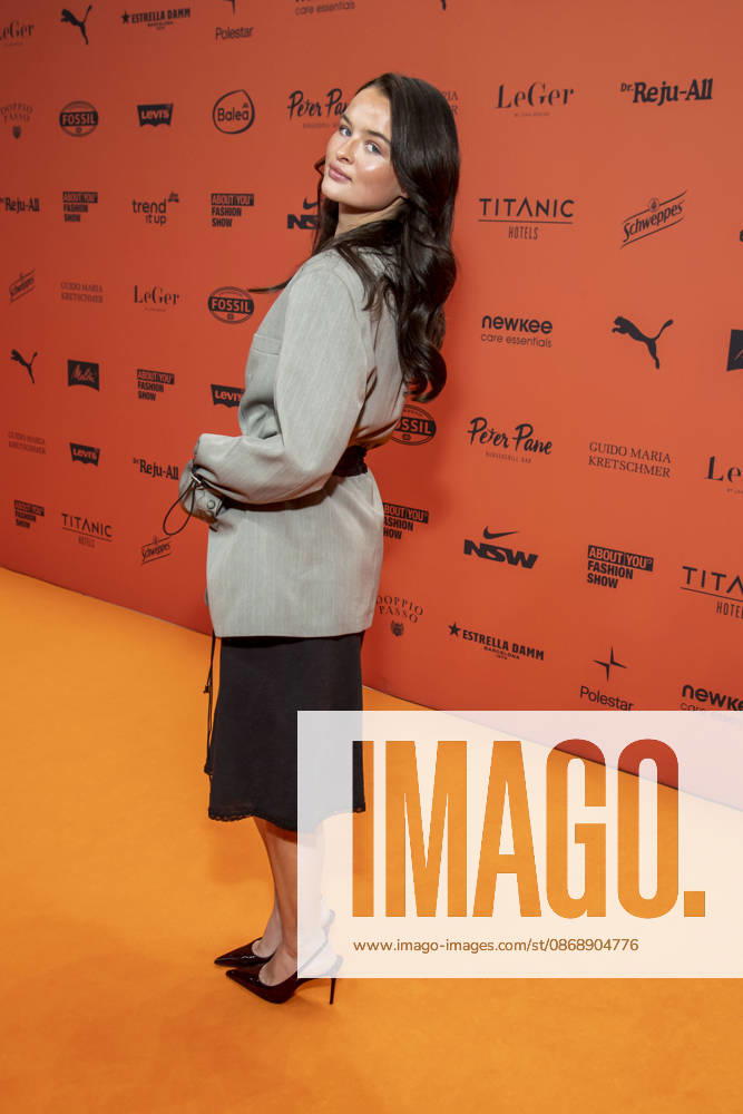 ABB ABOUTYOU- Nele Ludowig Roeffen zu Gast auf dem Orangenen Teppich bei der ABOUT YOU Opera Fashion Show im Admiralspalast am 07.10.2026 in Berlin Berlin Deutschland