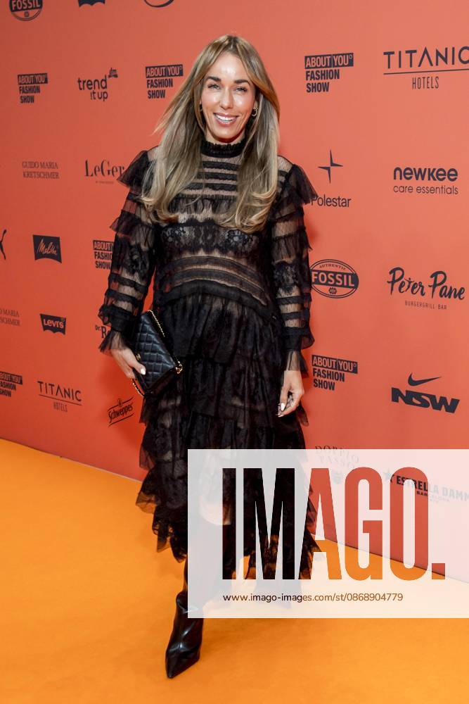 ABB ABOUTYOU- Annemarie Carpendale solo zu Gast auf dem Orangenen Teppich bei der ABOUT YOU Opera Fashion Show im Admiralspalast am 07.10.2026 in Berlin Berlin Deutschland
