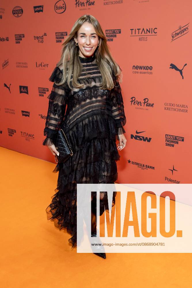 ABB ABOUTYOU- Annemarie Carpendale solo zu Gast auf dem Orangenen Teppich bei der ABOUT YOU Opera Fashion Show im Admiralspalast am 07.10.2026 in Berlin Berlin Deutschland