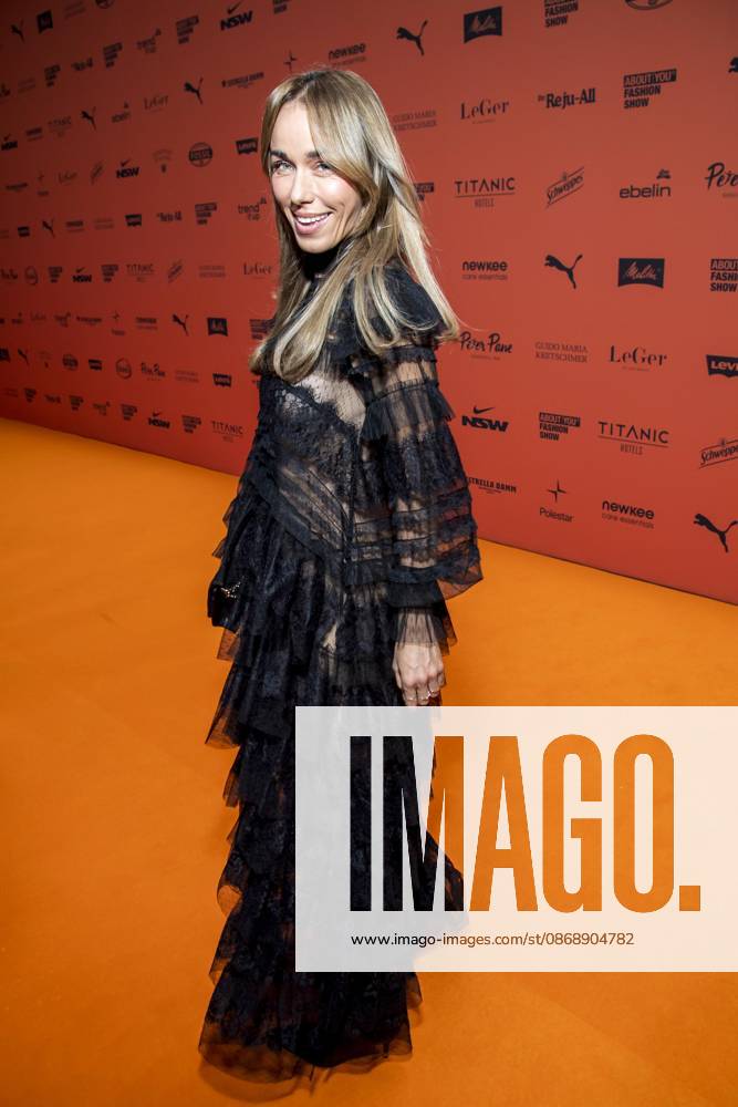 ABB ABOUTYOU- Annemarie Carpendale solo zu Gast auf dem Orangenen Teppich bei der ABOUT YOU Opera Fashion Show im Admiralspalast am 07.10.2026 in Berlin Berlin Deutschland