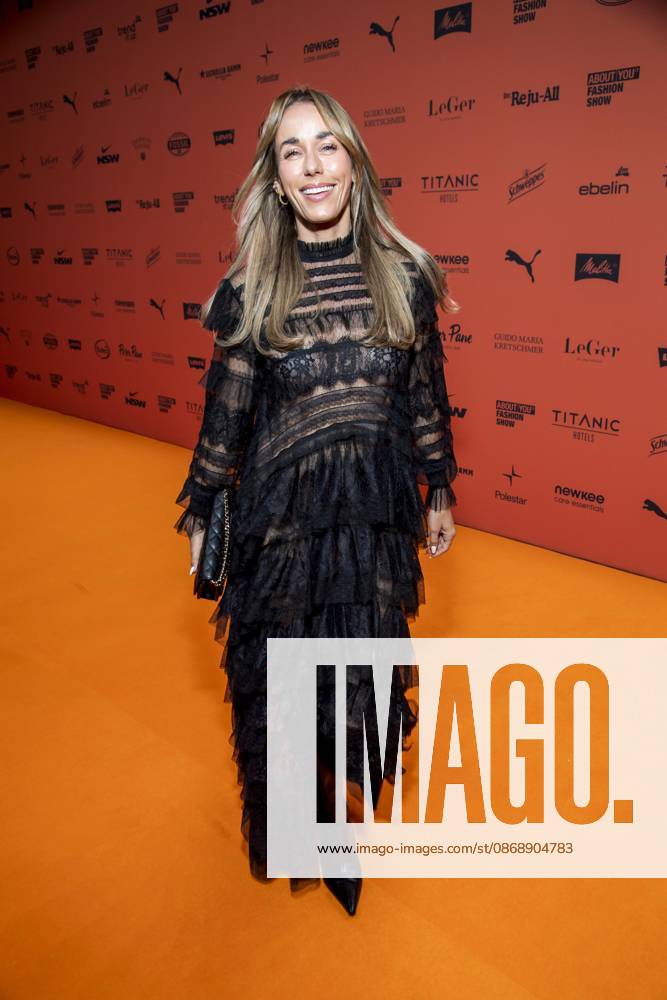 ABB ABOUTYOU- Annemarie Carpendale solo zu Gast auf dem Orangenen Teppich bei der ABOUT YOU Opera Fashion Show im Admiralspalast am 07.10.2026 in Berlin Berlin Deutschland