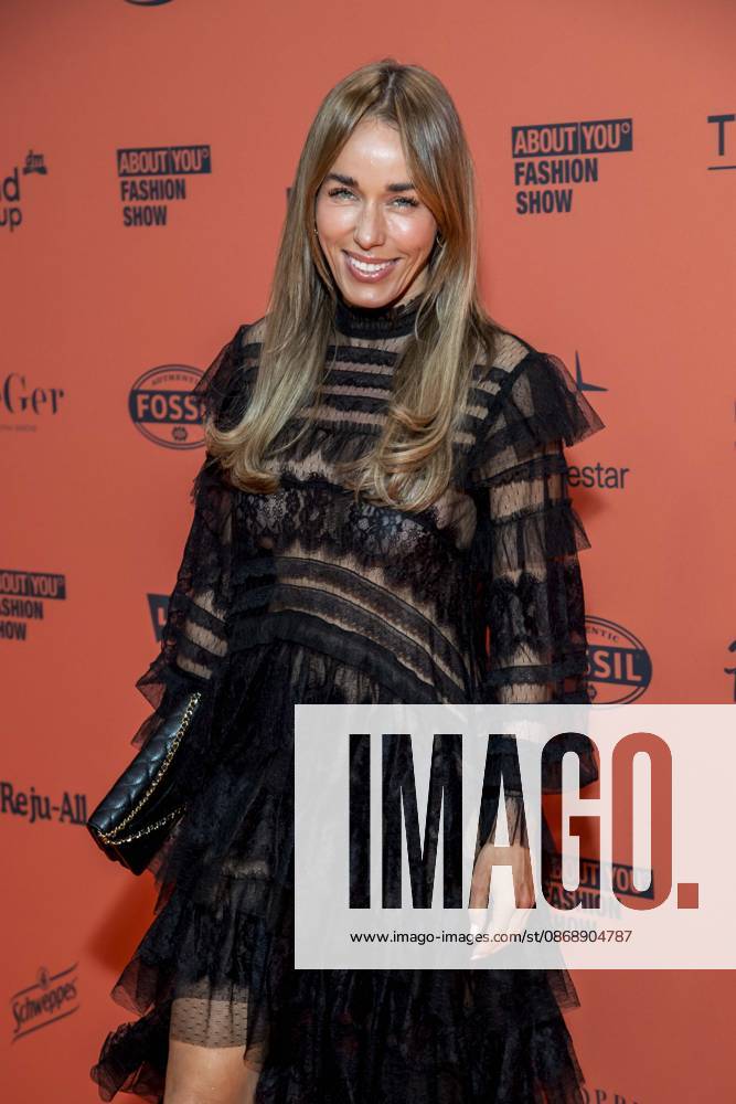 ABB ABOUTYOU- Annemarie Carpendale solo zu Gast auf dem Orangenen Teppich bei der ABOUT YOU Opera Fashion Show im Admiralspalast am 07.10.2026 in Berlin Berlin Deutschland