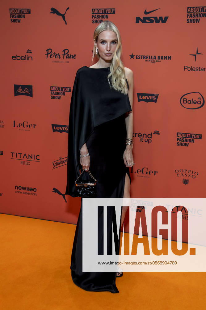 ABB ABOUTYOU- Leonie Hanne zu Gast auf dem Orangenen Teppich bei der ABOUT YOU Opera Fashion Show im Admiralspalast am 07.10.2026 in Berlin Berlin Deutschland