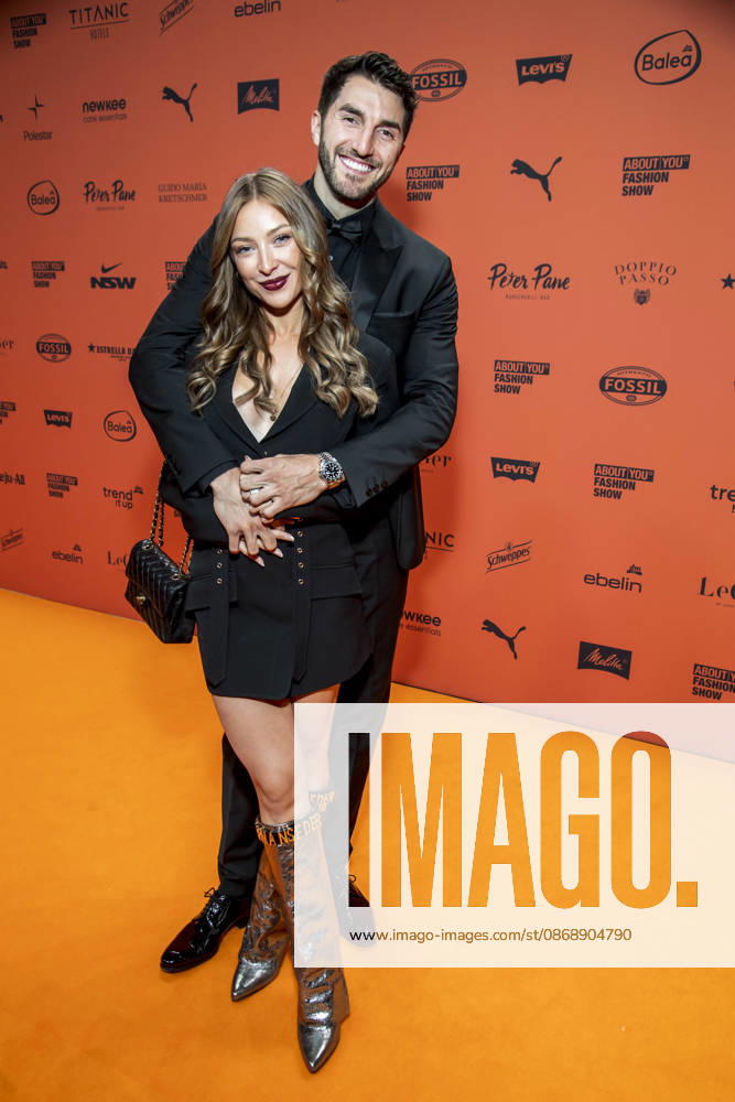 ABB ABOUTYOU- Katja Geretschuchin und Dennis Grie zu Gast auf dem Orangenen Teppich bei der ABOUT YOU Opera Fashion Show im Admiralspalast am 07.10.2026 in Berlin Berlin Deutschland
