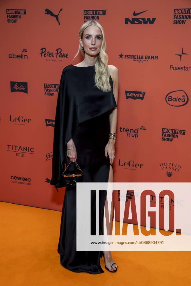 ABB ABOUTYOU- Leonie Hanne zu Gast auf dem Orangenen Teppich bei der ABOUT YOU Opera Fashion Show im Admiralspalast am 07.10.2026 in Berlin Berlin Deutschland