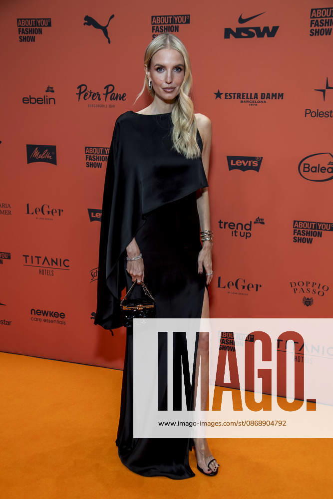 ABB ABOUTYOU- Leonie Hanne zu Gast auf dem Orangenen Teppich bei der ABOUT YOU Opera Fashion Show im Admiralspalast am 07.10.2026 in Berlin Berlin Deutschland