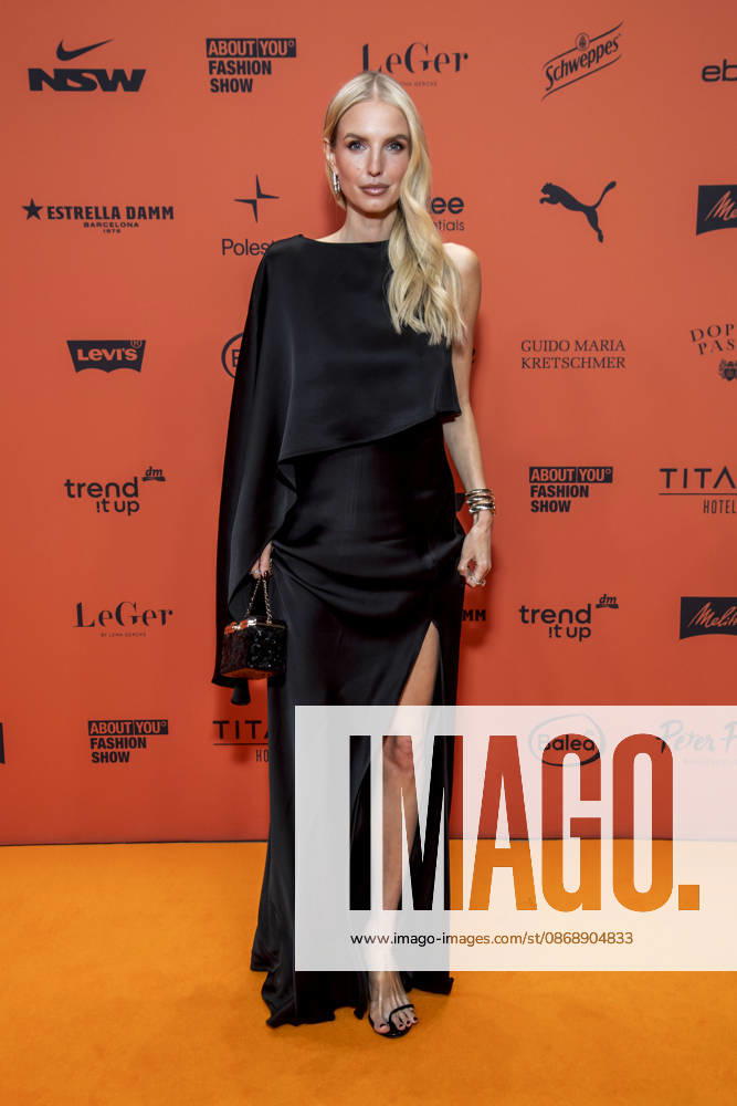ABB ABOUTYOU- Leonie Hanne zu Gast auf dem Orangenen Teppich bei der ABOUT YOU Opera Fashion Show im Admiralspalast am 07.10.2026 in Berlin Berlin Deutschland