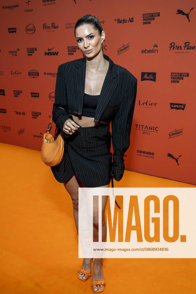 ABB ABOUTYOU- Michele de Roos zu Gast auf dem Orangenen Teppich bei der ABOUT YOU Opera Fashion Show im Admiralspalast am 07.10.2026 in Berlin Berlin Deutschland
