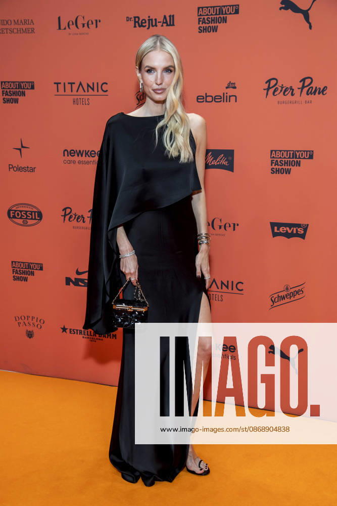 ABB ABOUTYOU- Leonie Hanne zu Gast auf dem Orangenen Teppich bei der ABOUT YOU Opera Fashion Show im Admiralspalast am 07.10.2026 in Berlin Berlin Deutschland
