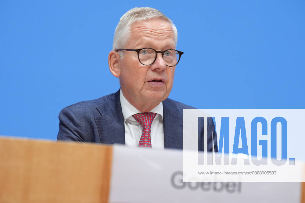 Bundespressekonferenz, Jahresbericht des Nationalen Normenkontrollrat (NKR) zum Buerokratieabbau Lutz Goebel Vorsitzender des NKR im Portrait bei der Vorstellung des Jahresbericht des Nationalen Normenkontrollrat zum Buerokratieabbau, Berlin, 08.10.2026 Berlin Berlin Deutschland