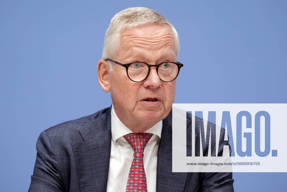 Lutz Goebel, Vorsitzender des Nationalen Normenkontrollrats, PK zu - Jahresbericht des Nationalen Normenkontrollrats zum Bürokratieabbau, Berlin