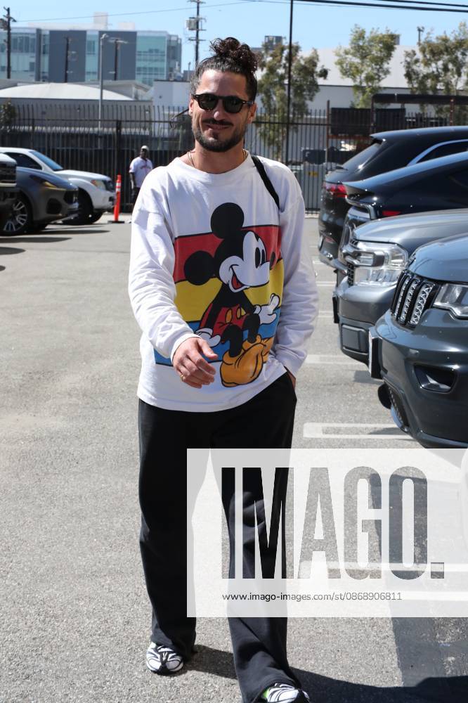 Celebrities and pro dancers arrive at the Dancing with the Stars rehearsal studio Featuring: Val Chmerkovskiy Where: Los Angeles, California, United States When: 07 Oct 2026 Credit: H2Y INSTARimages . NOT FOR USE BY NEWSPAPERS BASED IN THE UK.