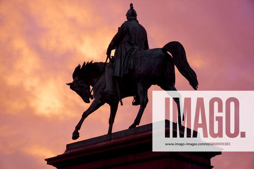 Opening debate in the Danish Parliament The equestrian statue of Frederik VII before the opening debate in the Parliament Hall at Christiansborg on Thursday, October 8, 2026. (Photo: Thomas Traasdahl Ritzau Scanpix) , Copenhagen Denmark