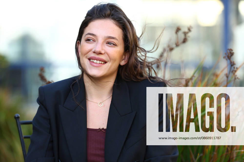 ZOE ADJANI during Jury photocall of the 37th Dinard British and Irish Film Festival in Dinard, France. Dinard France - ZUMAc179 20261008_zep_c179_004