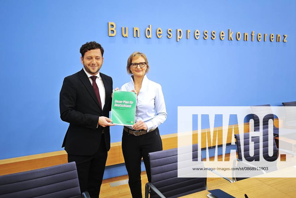 Berlin, Deutschland, 08.10.2026: Bundespressekonferenz: Vorstellung des Leitantrages Unser Plan für Deutschland : Felix Banaszak und Franziska Brantner