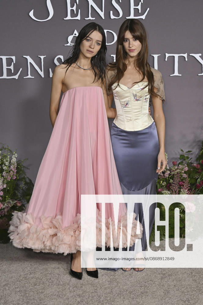 Esme Creed-Miles und Daisy Edgar-Jones bei der Premiere des Kinofilms Sense and Sensibility Sinn und Sinnlichkeit im United Theater. Los Angeles
