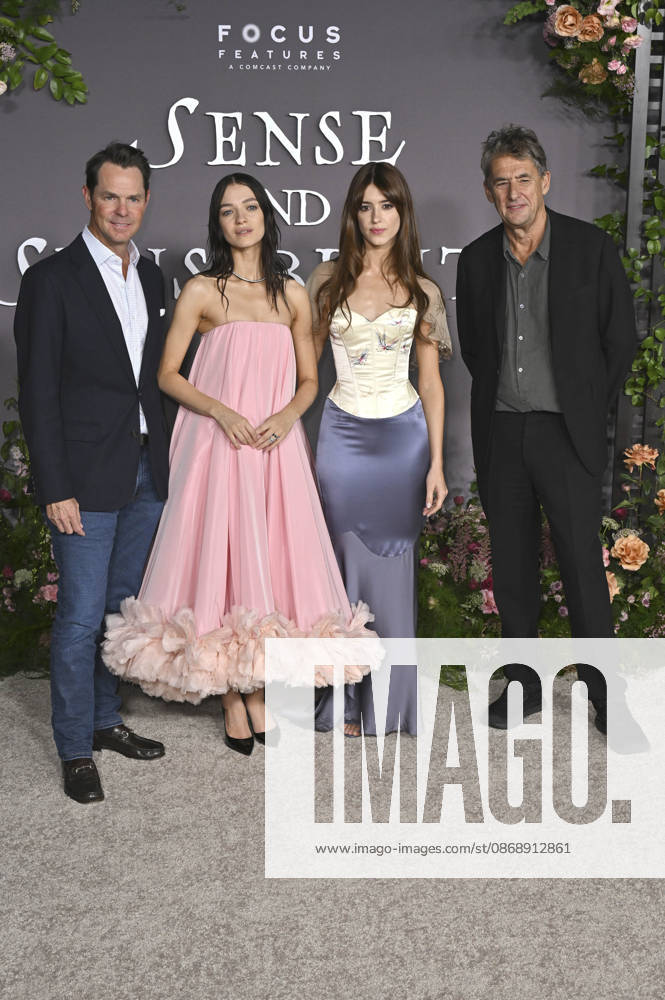 Jason Cassidy, Esmà e Creed-Miles, Daisy Edgar-Jones und Tim Bevan bei der Premiere des Kinofilms Sense and Sensibility Sinn und Sinnlichkeit im United Theater. Los Angeles