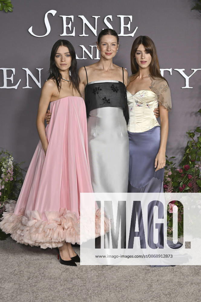 Esme Creed-Miles, Caitriona Balfe und Daisy Edgar-Jones bei der Premiere des Kinofilms Sense and Sensibility Sinn und Sinnlichkeit im United Theater. Los Angeles