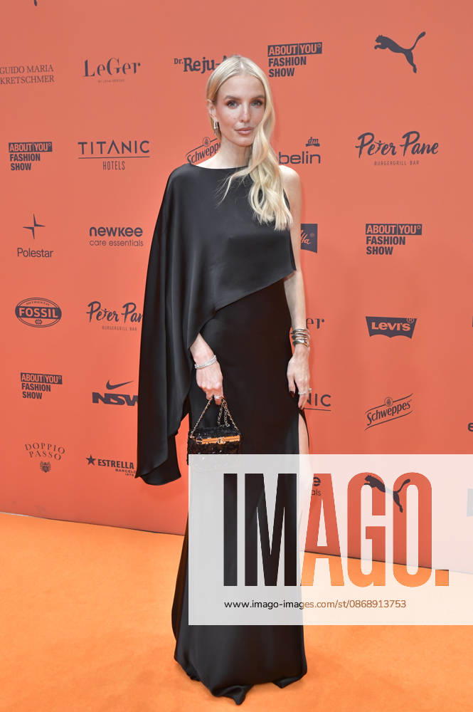 Leonie Hanne bei der About You Opera 2026 im Admiralspalast. Berlin