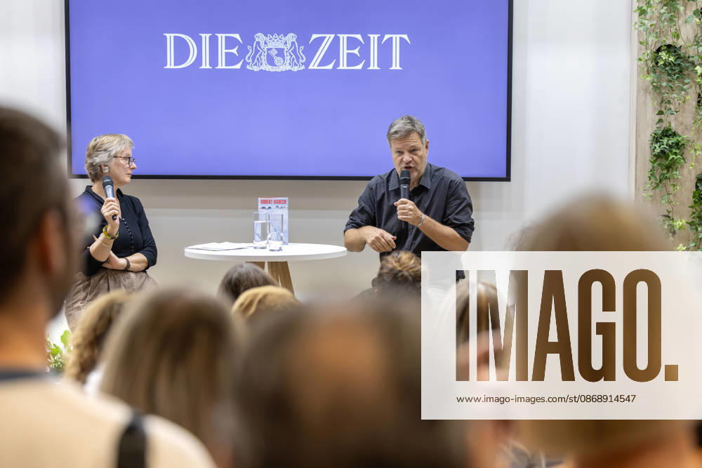 Robert Habeck auf der Frankfurter Buchmesse 2026 08.10.2026: Der ehemalige Bundeswirtschaftsminister und Vizekanzler Robert Habeck (Bündnis 90 Die Grünen) stellt am Donnerstag auf der Bühne der ZEIT im Rahmen der Frankfurter Buchmesse 2026 sein Buch Arctic Meltdown vor. Im Gespräch mit einer Moderatorin spricht Habeck vor Publikum über seine Veröffentlichung. Frankfurt am Main Messe Hessen Deutschland