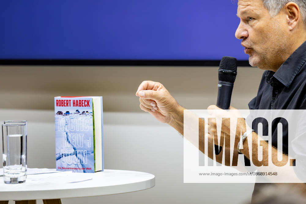 Robert Habeck auf der Frankfurter Buchmesse 2026 08.10.2026: Der ehemalige Bundeswirtschaftsminister und Vizekanzler Robert Habeck (Bündnis 90 Die Grünen) stellt am Donnerstag auf der Bühne der ZEIT im Rahmen der Frankfurter Buchmesse 2026 sein Buch Arctic Meltdown vor. Im Gespräch mit einer Moderatorin spricht Habeck vor Publikum über seine Veröffentlichung. Frankfurt am Main Messe Hessen Deutschland