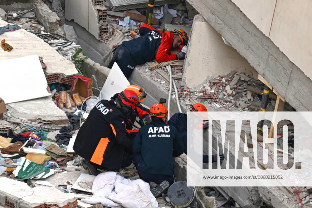Partial collapse occurs in 7-story building in Istanbul s Maltepe district ISTANBUL, TURKIYE - OCTOBER 8: Search and rescue personnel, including firefighters, AFAD, UMKE, and police teams, operate at the site of a partial building collapse in the Cevizli neighborhood of Maltepe district, Istanbul, Turkiye on October 8, 2026. Trapped residents on the unaffected upper floors were evacuated while emergency teams initiated search and rescue efforts beneath the collapsed lower levels. Ten people were rescued alive from the rubble, while officials confirmed two fatalities as of late morning. Ahmet Okatali Anadolu Istanbul Turkey. Editorial use only. Please get in touch for any other usage.