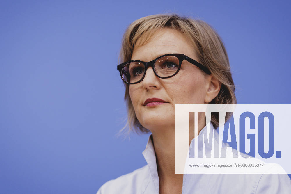 Franziska Brantner, Co-Vorsitzende von Buendnis 90 Die Gruenen, aufgenommen im Rahmen der Pressekonferenz zur Vorstellung des Leitantrages Unser Plan fuer Deutschland Berlin, 08.10.2026. Berlin Deutschland