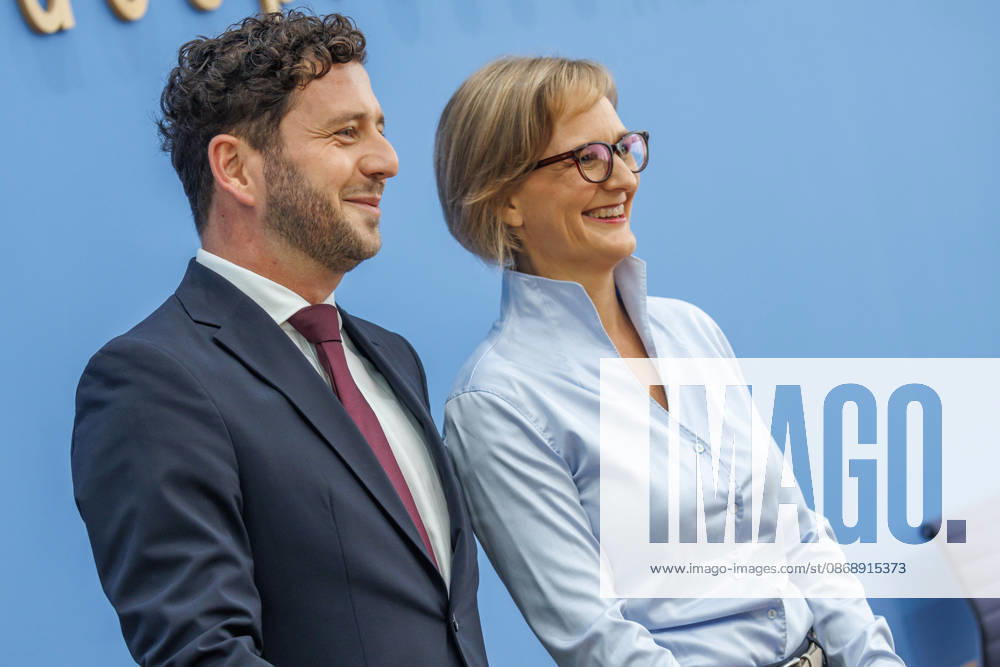 Franziska Brantner, Bundesvorsitzende von Buendnis 90 Die Gruenen und Felix Banaszak, Bundesvorsitzender von Buendnis 90 Die Gruenen im Haus der Bundespressekonferenz Vorstellung des Leitantrages Unser Plan fuer Deutschland Franziska Brantner, Bundesvorsitzende von Buendnis 90 Die Gruenen und Felix Banaszak, Bundesvorsitzender von Buendnis 90 Die Gruenen im Haus der Bundespressekonferenz am 08.10.2026 in Berlin. Berlin Berlin Deutschland Haus der Bundespressekonferenz