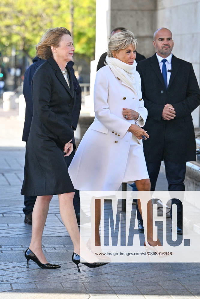 Brigitte Macron and Elke Büdenbender at a ceremony at the Arc de Triomphe in Paris on October 8, 2026, in honor of the state visit to France by the President of Germany and his wife. Christian Liewig, Bestimage. President Emmanuel Macron and his wife Brigitte Macron welcome Frank-Walter Steinmeier, President of Germany, and his wife, Elke Büdenbender, for a ceremony at the Arc de Triomphe in Paris on October 8, 2026, Paris, France