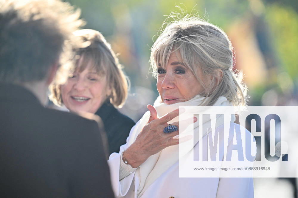 Brigitte Macron at a ceremony at the Arc de Triomphe in Paris on October 8, 2026, in honor of the state visit to France by the President of Germany and his wife Christian Liewig Bestimage President Emmanuel Macron and his wife Brigitte Macron welcome Frank-Walter Steinmeier, President of Germany, and his wife, Elke Büdenbender, for a ceremony at the Arc de Triomphe in Paris on October 8, 2026, Paris, France
