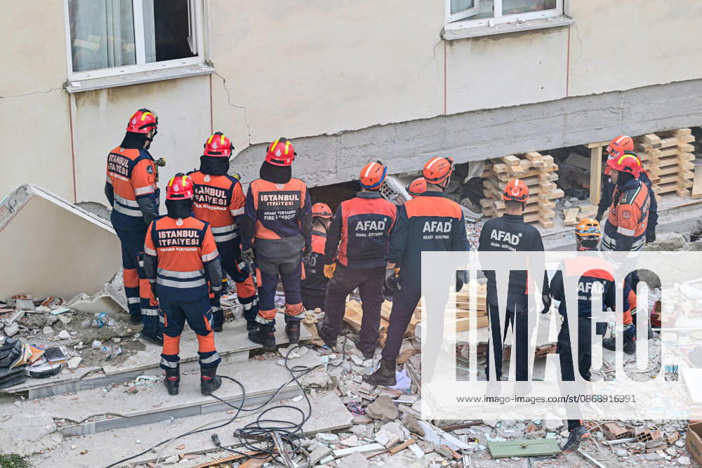 Partial collapse occurs in 7-story building in Istanbul s Maltepe district ISTANBUL, TURKIYE - OCTOBER 8: Search and rescue personnel, including firefighters, AFAD, UMKE, and police teams, operate at the site of a partial building collapse in the Cevizli neighborhood of Maltepe district, Istanbul, Turkiye on October 8, 2026. Trapped residents on the unaffected upper floors were evacuated while emergency teams initiated search and rescue efforts beneath the collapsed lower levels. Ten people were rescued alive from the rubble, while officials confirmed two fatalities as of late morning. Serhat Cagdas Anadolu Istanbul Turkey. Editorial use only. Please get in touch for any other usage.