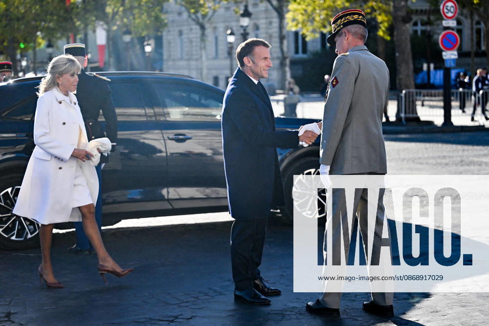 President Emmanuel Macron and Brigitte Macron at a ceremony at the Arc de Triomphe in Paris on October 8, 2026, in honor of the state visit to France by the President of Germany and his wife. Christian Liewig Bestimage President Emmanuel Macron and his wife Brigitte Macron welcome Frank-Walter Steinmeier, President of Germany, and his wife, Elke Büdenbender, for a ceremony at the Arc de Triomphe in Paris on October 8, 2026, Paris, France