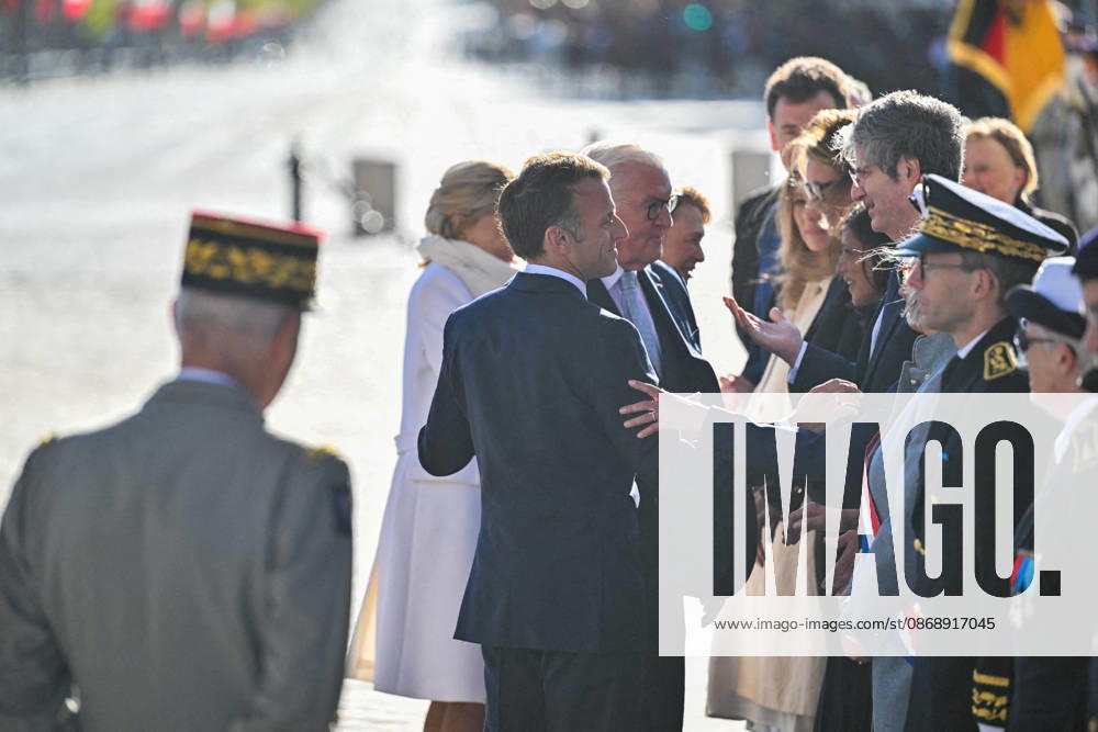 President Emmanuel Macron at a ceremony at the Arc de Triomphe in Paris on October 8, 2026, in honor of the state visit to France by the President of Germany and his wife. Christian Liewig Bestimage President Emmanuel Macron and his wife Brigitte Macron welcome Frank-Walter Steinmeier, President of Germany, and his wife, Elke Büdenbender, for a ceremony at the Arc de Triomphe in Paris on October 8, 2026, Paris, France