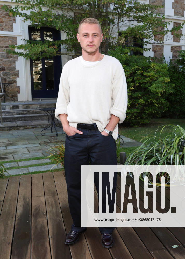 Ben Hardy Jury photocall at the 37th edition of the Dinard British Film Festival on October 8, 2026 Denis Guignebourg Bestimage Jury photocall at the 37th edition of the Dinard British Film Festival on October 8, 2026 Dinard, France