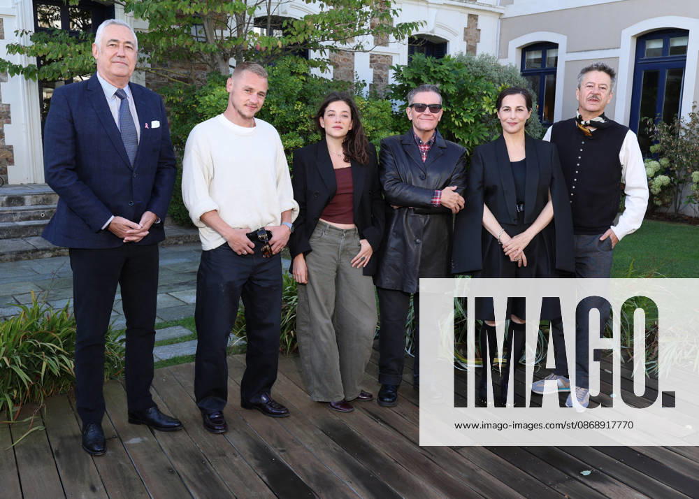 The hotel manager, Ben Hardy, Zoe Adjani, Stephen Wooley, Amira Casar, and Thibault de Montalembert Jury photocall at the 37th edition of the Dinard British Film Festival on October 8, 2026 Denis Guignebourg Bestimage Jury photocall at the 37th edition of the Dinard British Film Festival on October 8, 2026