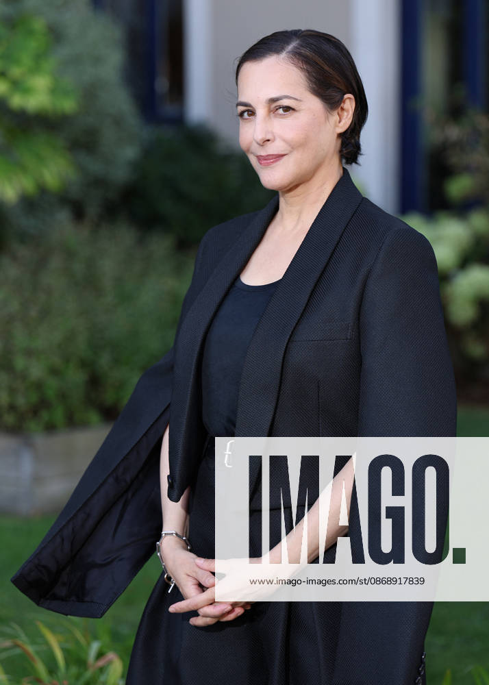 Amira Casar Jury photocall at the 37th edition of the Dinard British Film Festival on October 8, 2026 Denis Guignebourg Bestimage Jury photocall at the 37th edition of the Dinard British Film Festival on October 8, 2026 Dinard, France