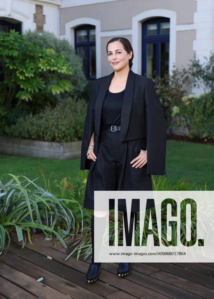 Amira Casar Jury photocall at the 37th edition of the Dinard British Film Festival on October 8, 2026 Denis Guignebourg Bestimage Jury photocall at the 37th edition of the Dinard British Film Festival on October 8, 2026 Dinard, France
