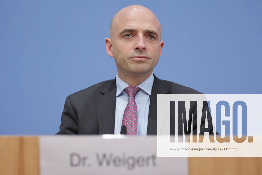 Dr. Benjamin Weigert, Abteilungsleiter Wirtschaft im Bundesministerin für Wirtschaft und Energie, PK zu - Vorstellung der Herbstprojektion 2026 der Bundesregierung, Berlin