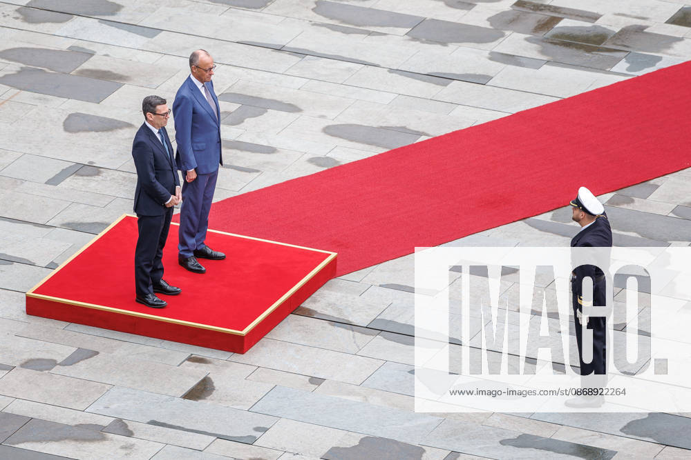 Begrüßung des Premierministers des Vereinigten Königreichs Großbritannien Begrüßung des Premierministers des Vereinigten Königreichs Großbritannien und Nordirland, Andrew Burnham, durch den Bundeskanzler Friedrich Merz (CDU) in Berlin am 08. 10.2026. Berlin Berlin Deutschland Bundeskanzleramt