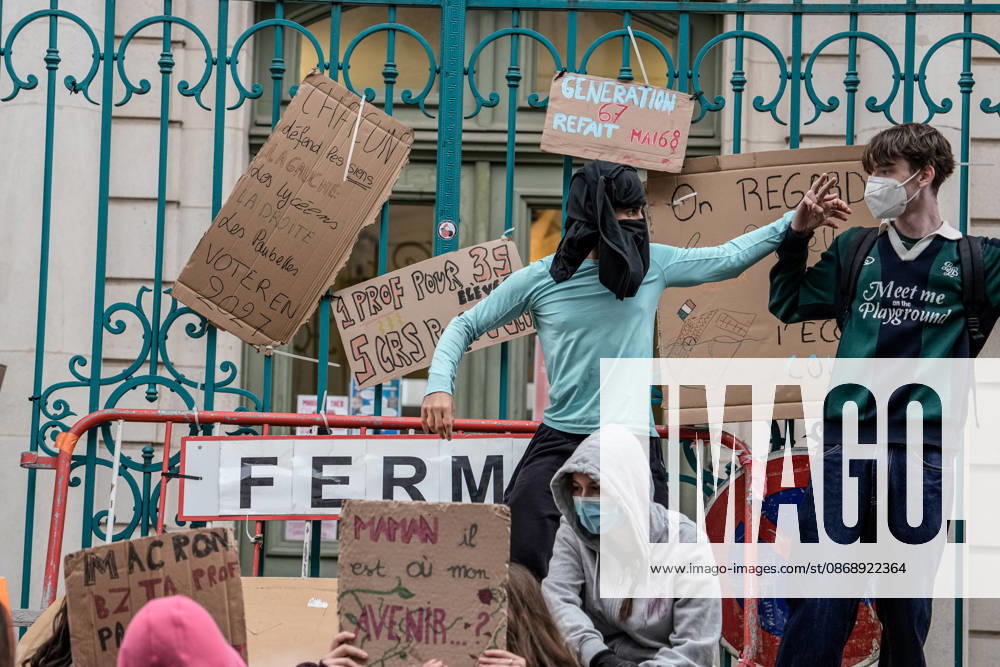 Protest against eduction conditions continues in Nancy NANCY, FRANCE - OCTOBER 8: Students take to the streets to protest education conditions in Nancy, France, on October 8, 2026. Students are taking part in a nationwide high-school mobilization over school conditions and demands for greater education resources, while security units remain deployed around several locations in the city. Muhammed Said Tako Anadolu Nancy France. Editorial use only. Please get in touch for any other usage.