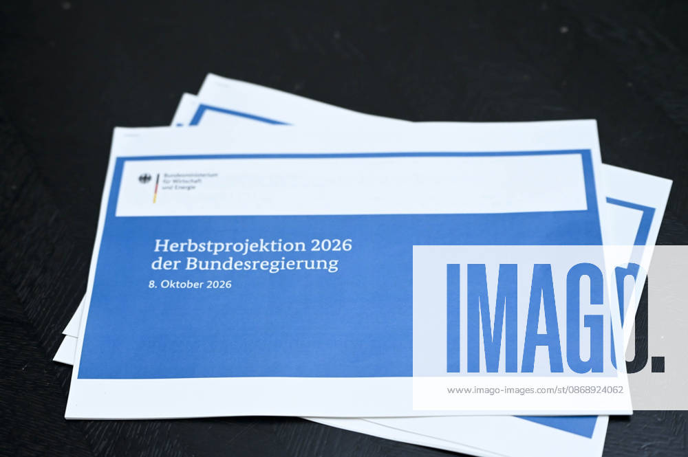 ABB BPK- Herbstgutachten in gedruckter Form Papier Vorstellung der Herbstprojektion 2026 der Bundesregierung auf der BPK Bundespressekonferenz in Berlin am 08.10.2026 Berlin Deutschland