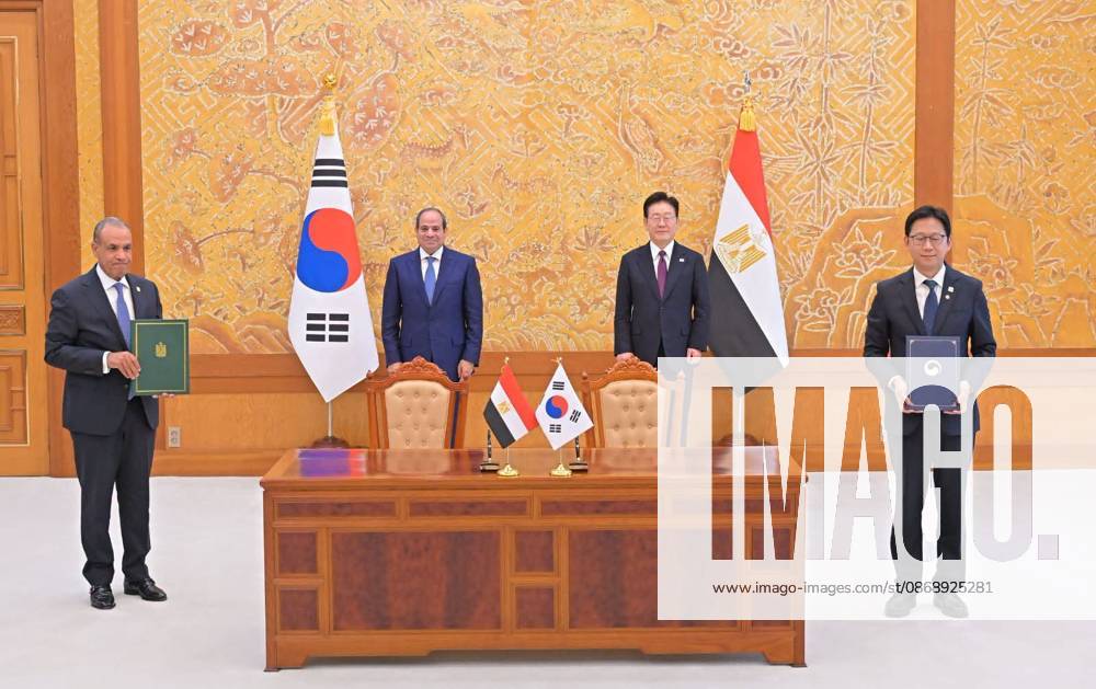 Egyptian and South Korean Presidents Attend Official Welcome in Seoul Egyptian President Abdel Fattah al-Sisi and South Korean President Lee Jae Myung attend an official welcoming ceremony at the South Korean presidential office in Seoul, South Korea, on October 8, 2026. Lee welcomed al-Sisi on arrival as the two countries’ national anthems were played and an honor guard was reviewed, before the Egyptian president signed the official guest book and the two leaders posed for a commemorative photograph. Photo by Egyptian President Office apaimages Cairo Cairo Egypt 081026_South_Korea_EPO_00(10)